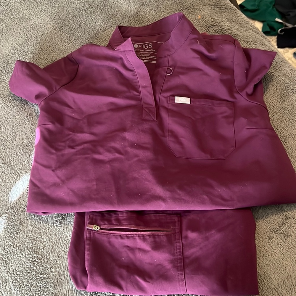 Burgundy maternity figs set